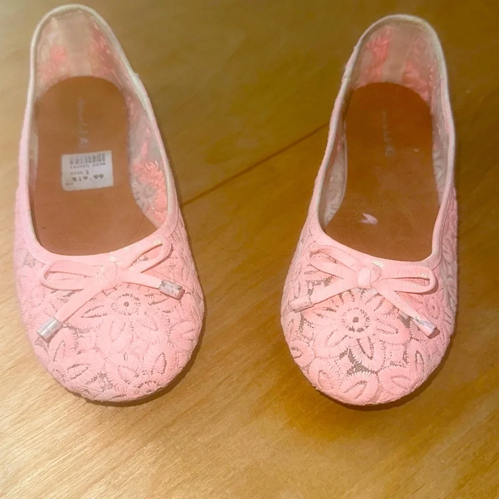 American Eagles custom painted girls size‎ 1 coral flats